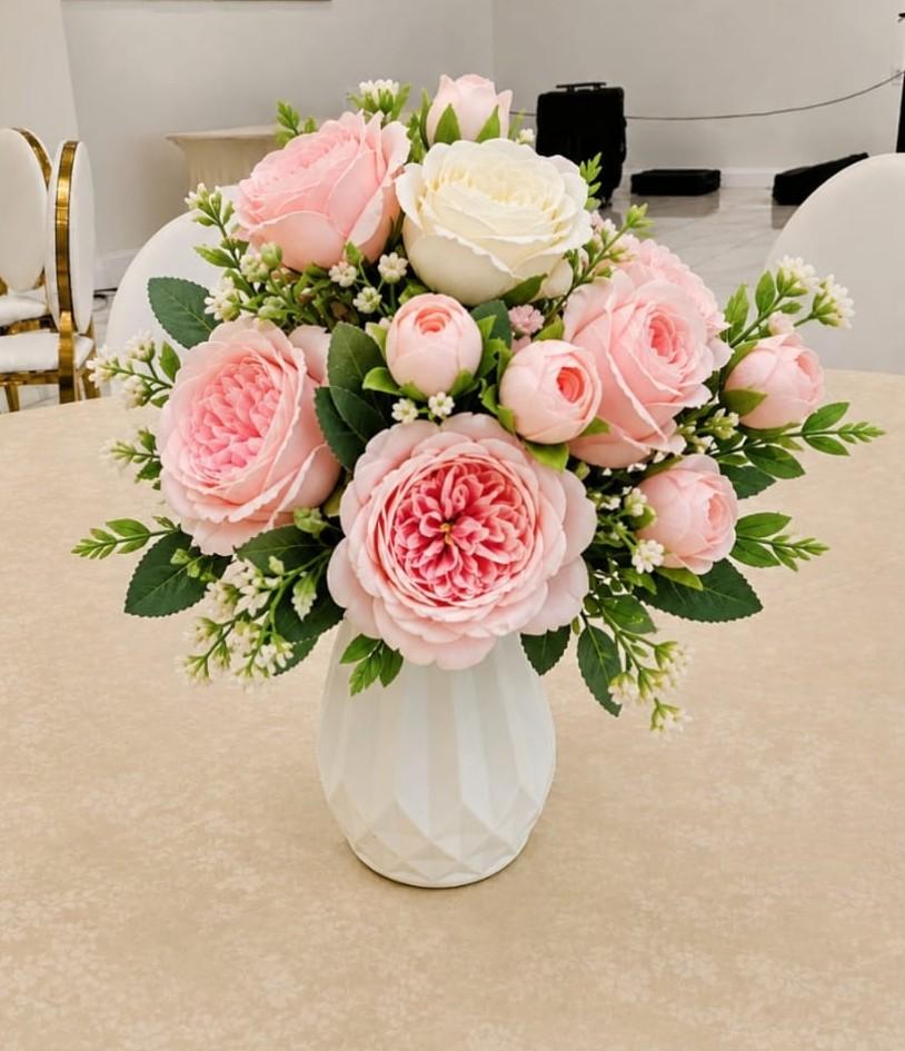 Table Decor Pink White